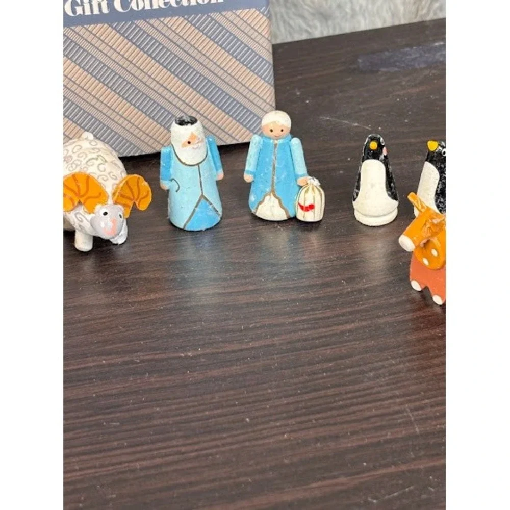 Vintage Avon Noahs Ark Ornament Collection Set of 10 Wooden Mini Figurines Boxed